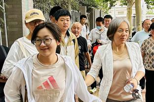 霍伊伦全场只有20次触球，只有曼联门将奥纳纳的一半